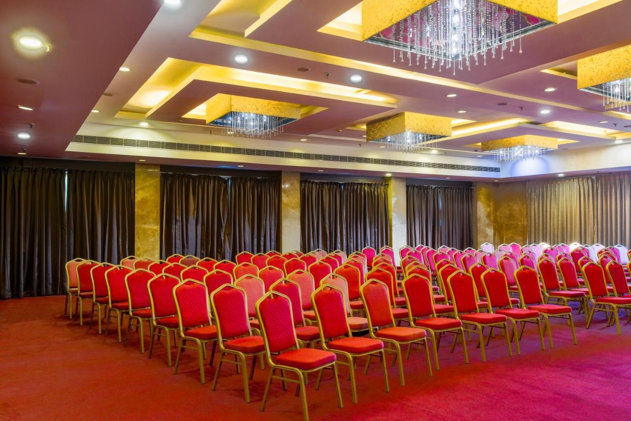 Gis Select Banjara Hill Hotel Хидерабад Екстериор снимка