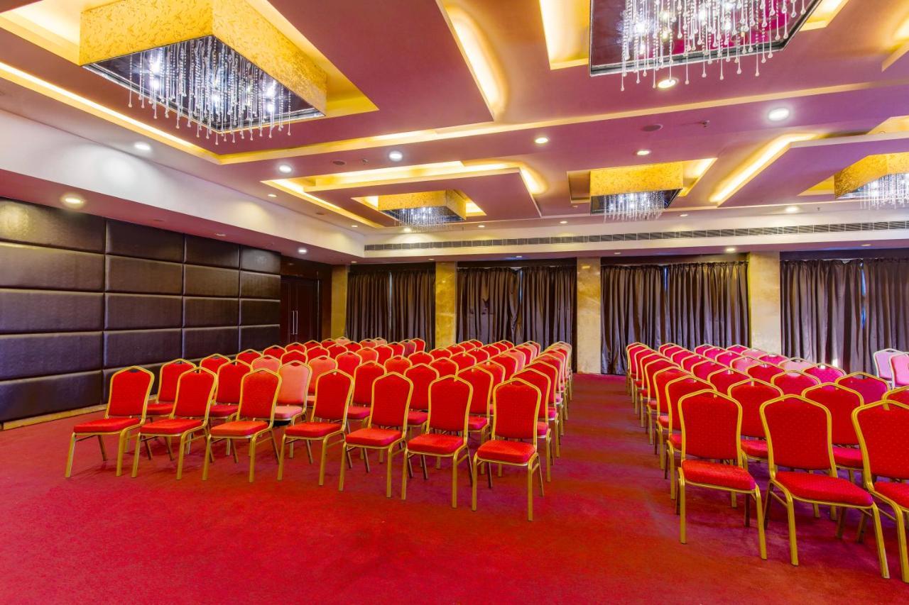 Gis Select Banjara Hill Hotel Хидерабад Екстериор снимка